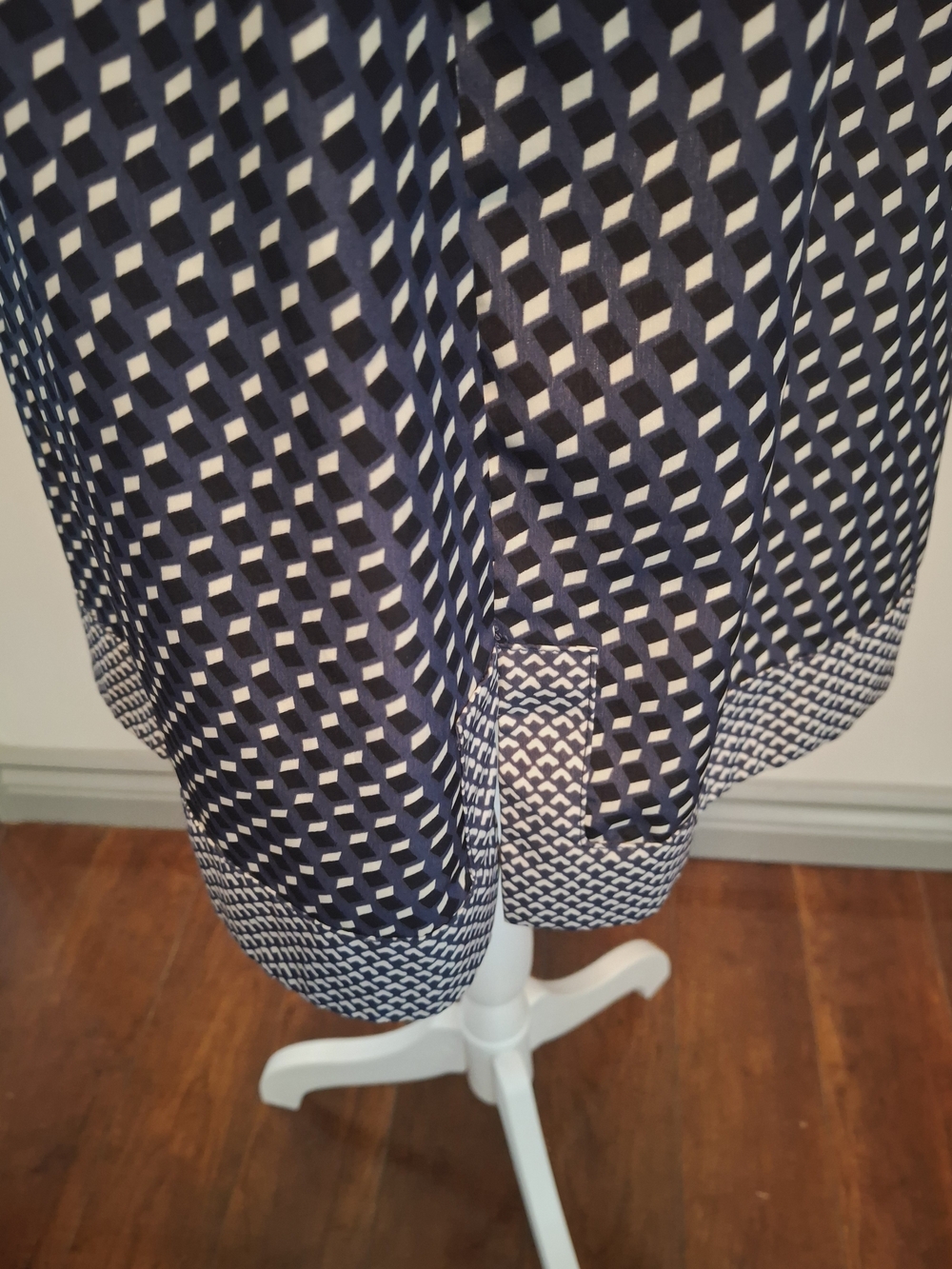 Sweet Smart Set Geometric Print  Elasticized Waist Dress. Ladies L. NWOT. - Picture 4 of 16